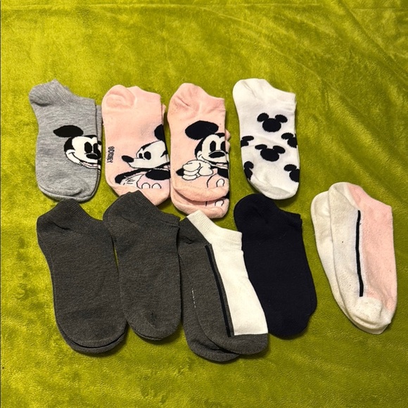 9 Pairs Women’s Disney Mickey Mouse Low Cut Socks Set - Picture 1 of 3